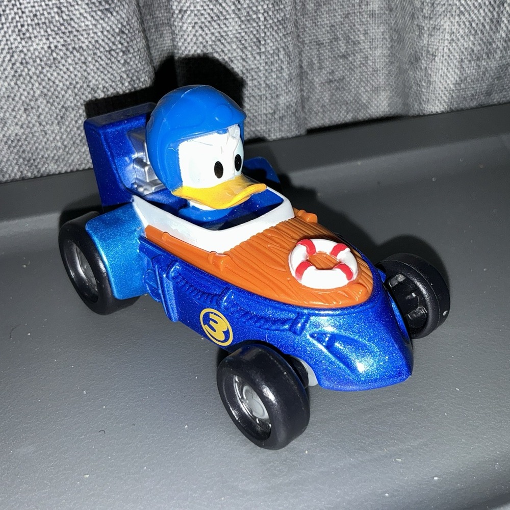 2016 Mattel Disney Roadster Racers Donald Duck Cabin Cruiser rare original Car